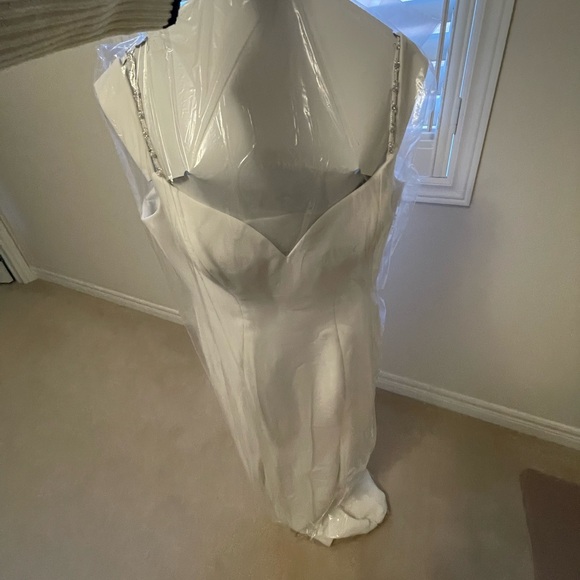 white wedding dress - Picture 1 of 3